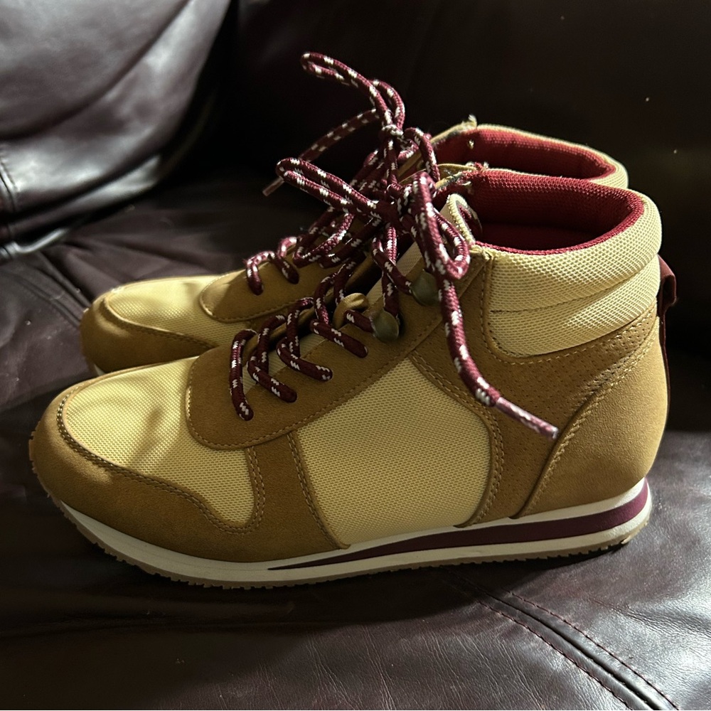 🏷️🏷️True craft hiking shoes women’s 7.5